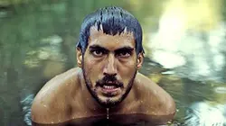 Derrière la colline