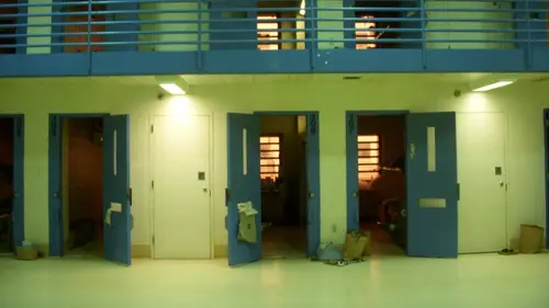 Derrière les barreau S01E02 Indiana