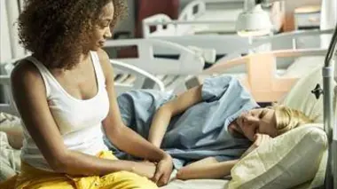 Un chat sur un toit brûlant