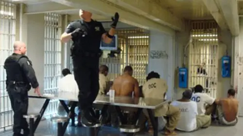 Derrière les barreaux E02 Point d'ébullition