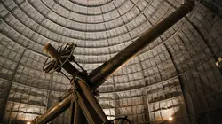 Des atomes aux étoiles