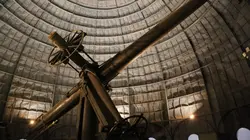 Des atomes aux étoiles