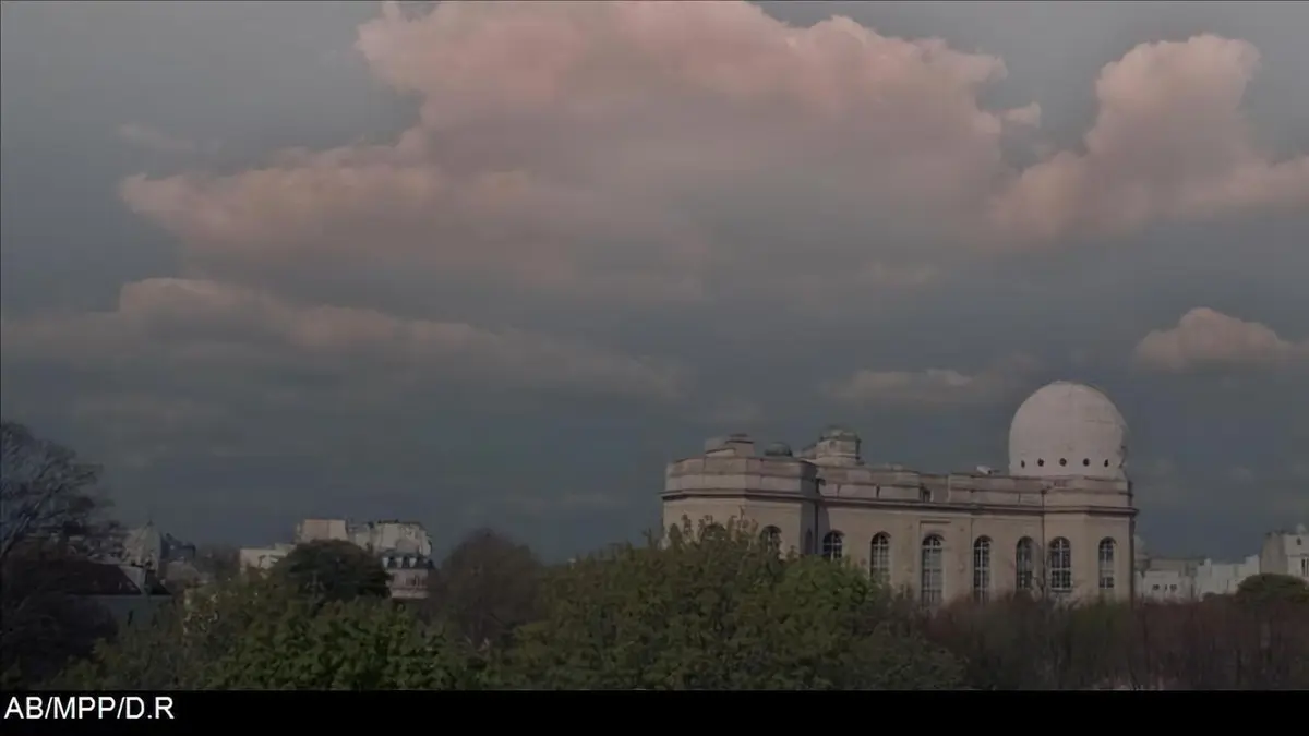 Des atomes aux étoiles