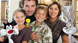 Des baskets dans l'assiette Marche synchronisée