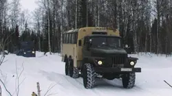 Visuel de Des camions et des hommes