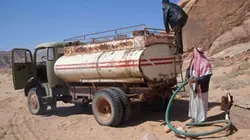 Visuel de Des camions et des hommes