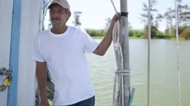 Pêche à la crevette, tempête et coup de poignard