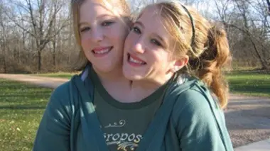 Les soeurs siamoises : cinq ans après