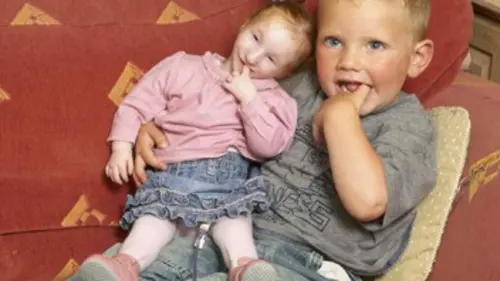 Des gens extraordinaires Aussi petite qu'une poupée