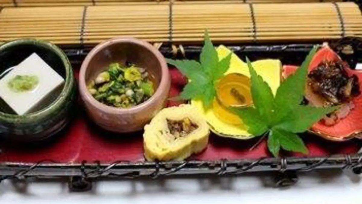 Des insectes au menu E04 Sushi de frelon du Japon