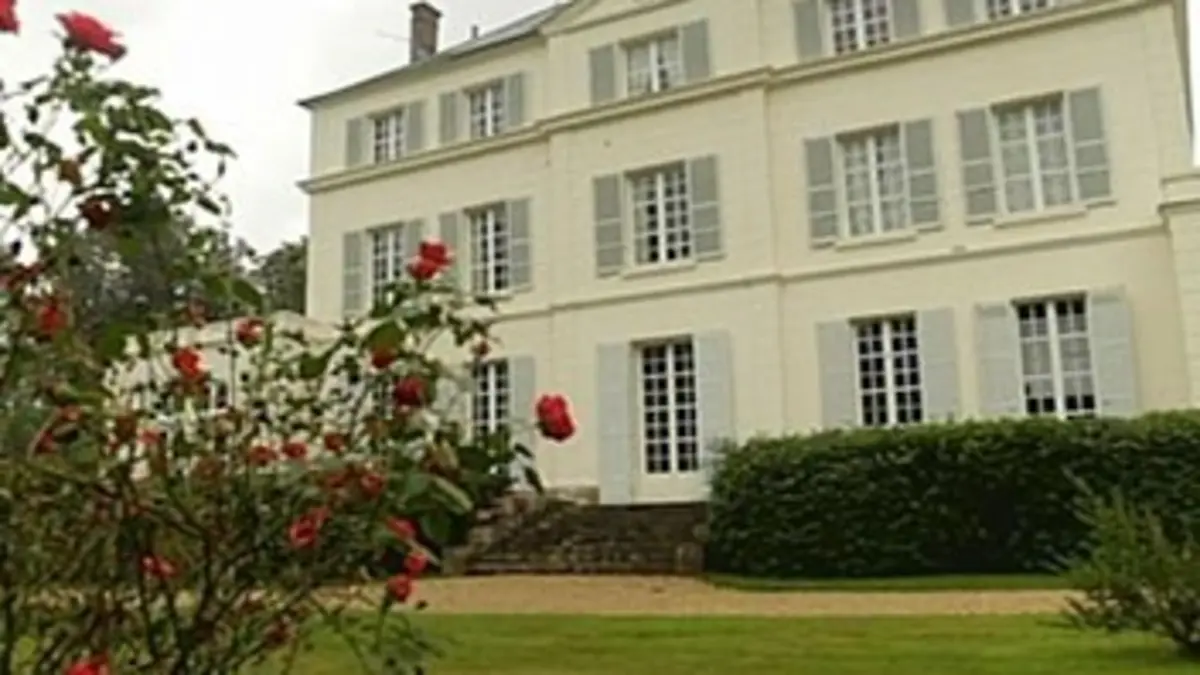 Des maisons et des hôtes S02E04 Le Posterlon, Bonifacius, le château du Bois de la Lune