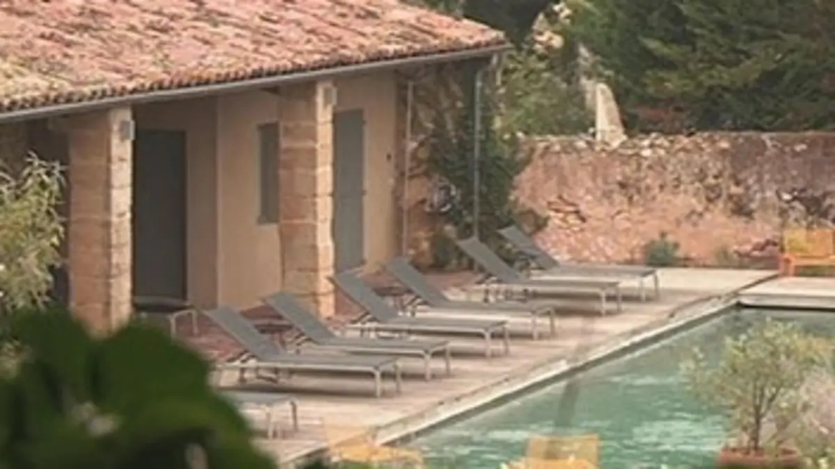 Des maisons et des hôtes S02E09 Le château de la Marine, le Chalet Lavis Trafford, la maison d'Ulysse
