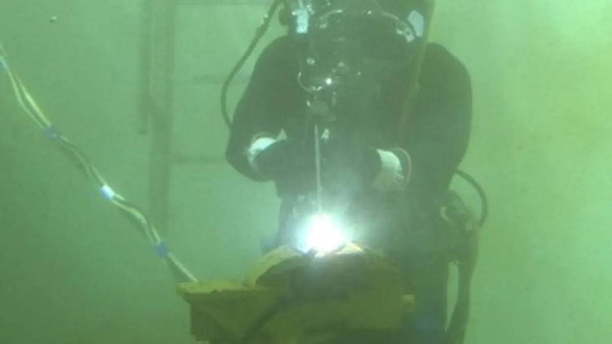 Des métiers dangereux Plongeur-soudeur