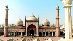 Des monuments et des hommes