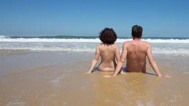 Des nudistes bien chauds