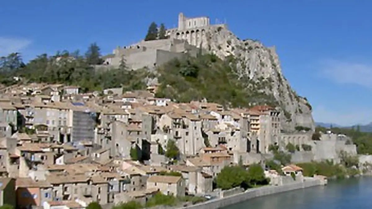 Des racines et des ailes Sur la Route Napoléon, de Golfe-Juan à Grenoble