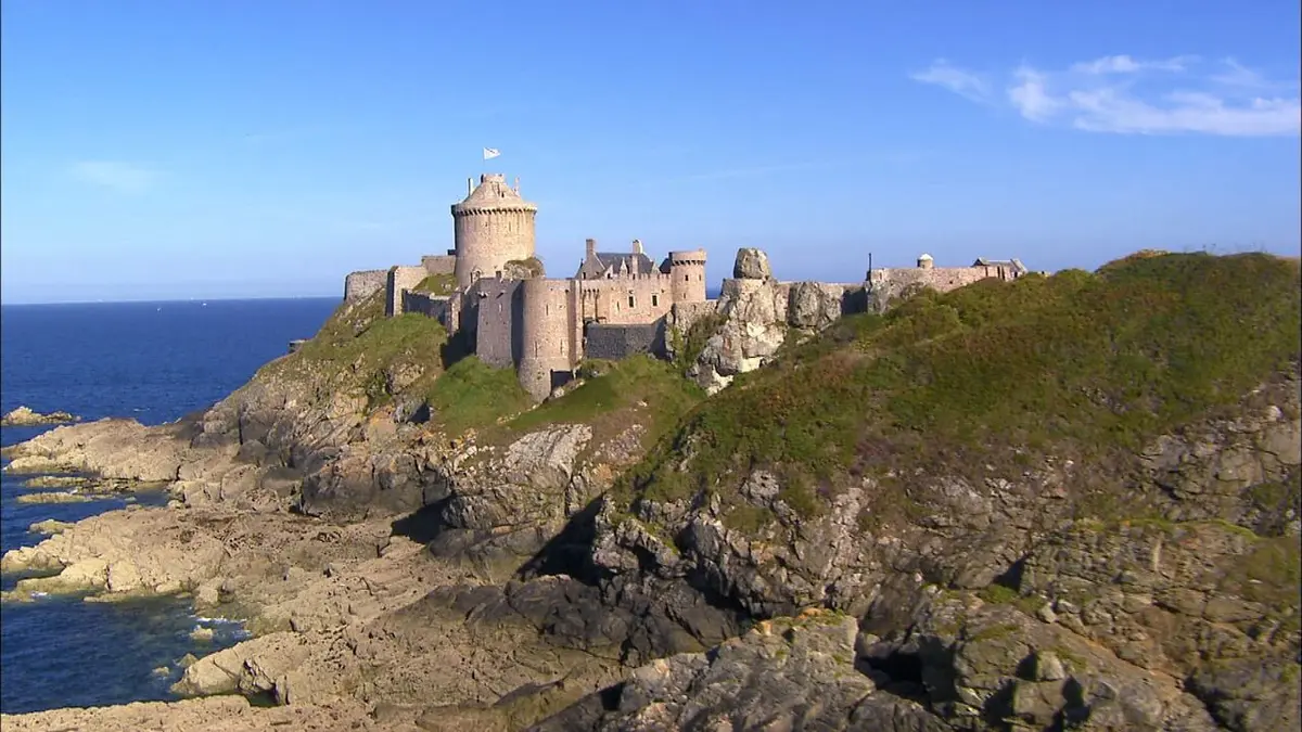 Des racines et des ailes Passion patrimoine : sur le sentier des douaniers en Bretagne