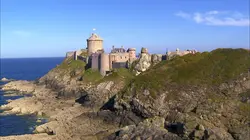 Des racines et des ailes Passion patrimoine : sur le sentier des douaniers en Bretagne