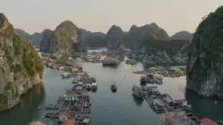 Des trains pas comme les autres Vietnam, de la baie d'Halong aux portes du Laos