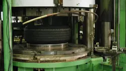 Des usines XXL Wright Bus, Waterford, Evergreen Recycling Apollo Tyres