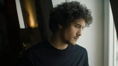 Des vivants S01E04 L'année d'après