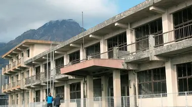 Unzen, des hommes contre un géant