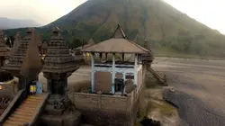Des volcans et des hommes Bromo, le volcan sacré de Java