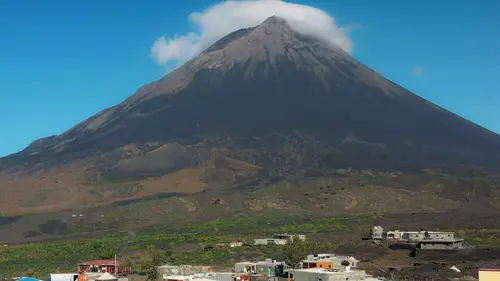 Des volcans et des hommes Cap Vert, les irréductibles du cratère