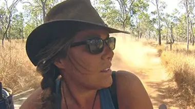 Dans le bush australien chez un éleveur arborigène