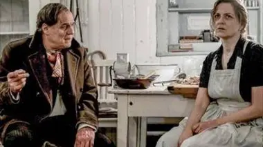 Deux hommes en costume (2017)