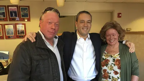 Deux sur un million S01E03 Nés avec des écailles