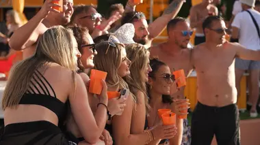 Le salon du tatouage / Tenter sa chance à Ibiza