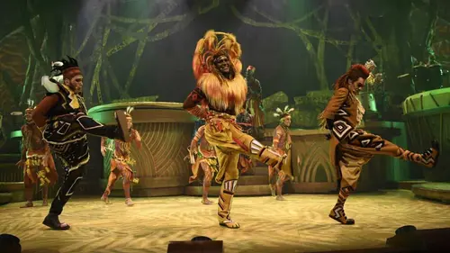 Disneyland Paris : dans les coulisses des plus grands shows !