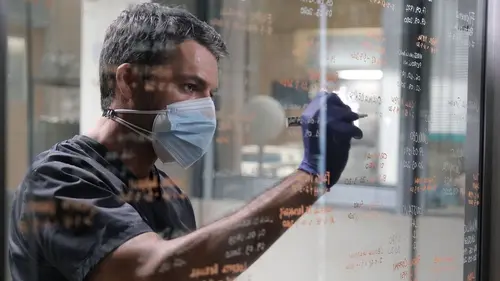 Doc S02E08 Chien bleu