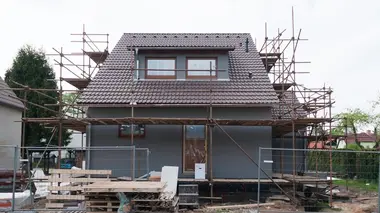 Ils construisent la maison de leurs rêves: leur défi en famille