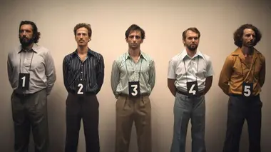 Dolorès, la malédiction du pull-over rouge