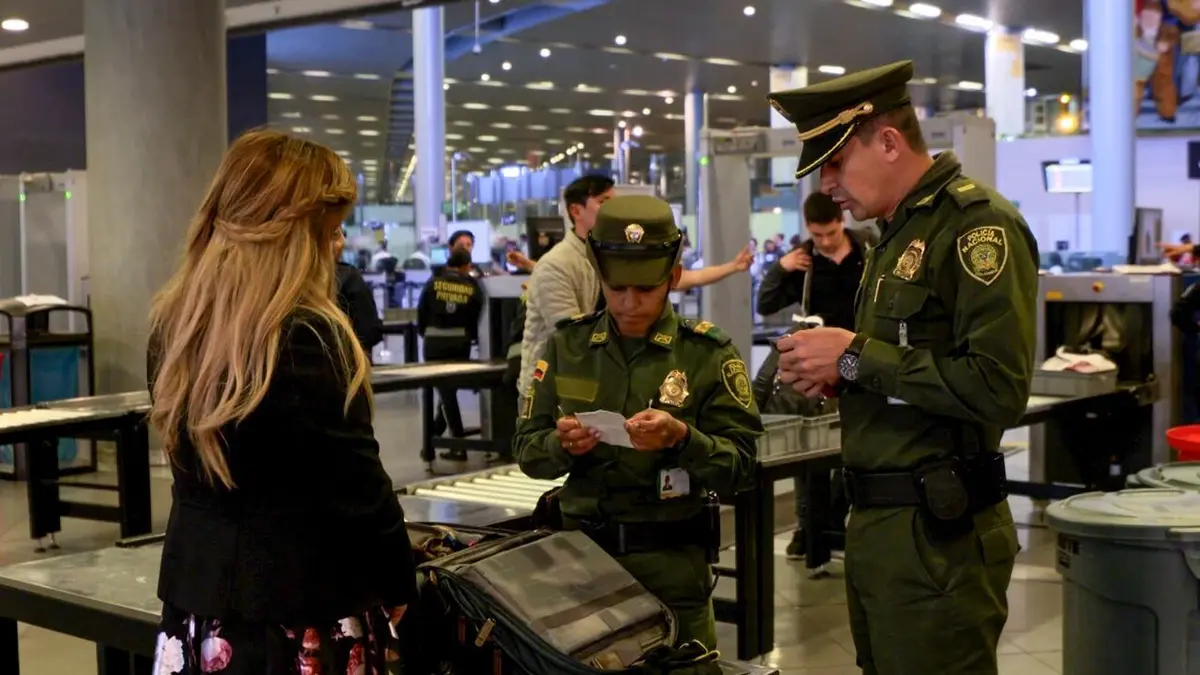 Douanes sous haute surveillance Amérique du Sud Cadeau parfumé