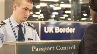 Amis d'enfance et certificat de complaisance