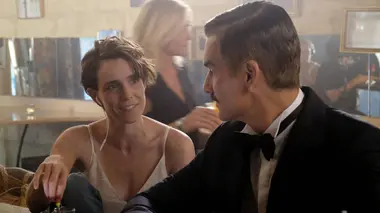 Double je S01E01 Le système D