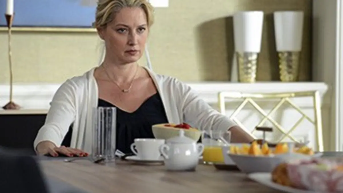 Double jeu S01E06 Changement de décor