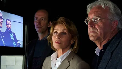 Double jeu S01E19 Le sang de la terre