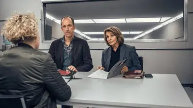 Double jeu S01E30 Le dernier rapport d'Eva