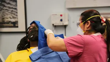 Dr Pimple Popper Fessier farceur