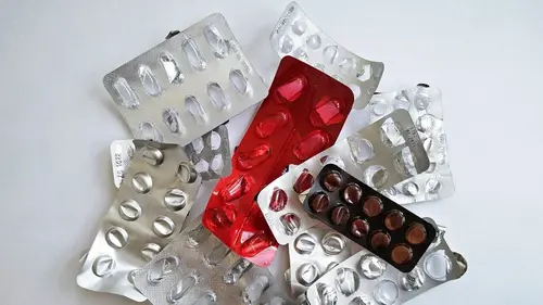 Casting Drogue, dollars, diplomatie : la valse albanaise