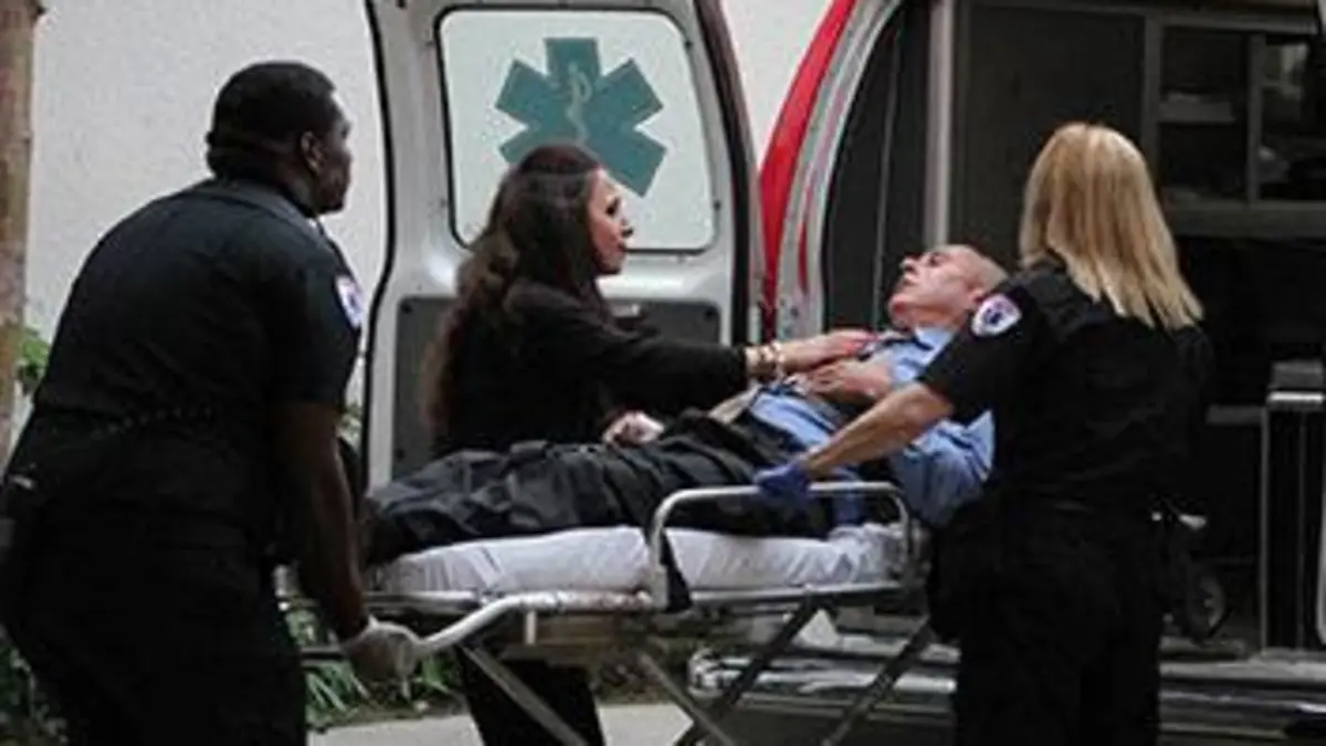 Drôles d'urgences S01E02 Mauvais endroit, au bon moment