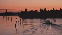 Drôles de villes pour une rencontre Venise, une ville posée sur l'eau