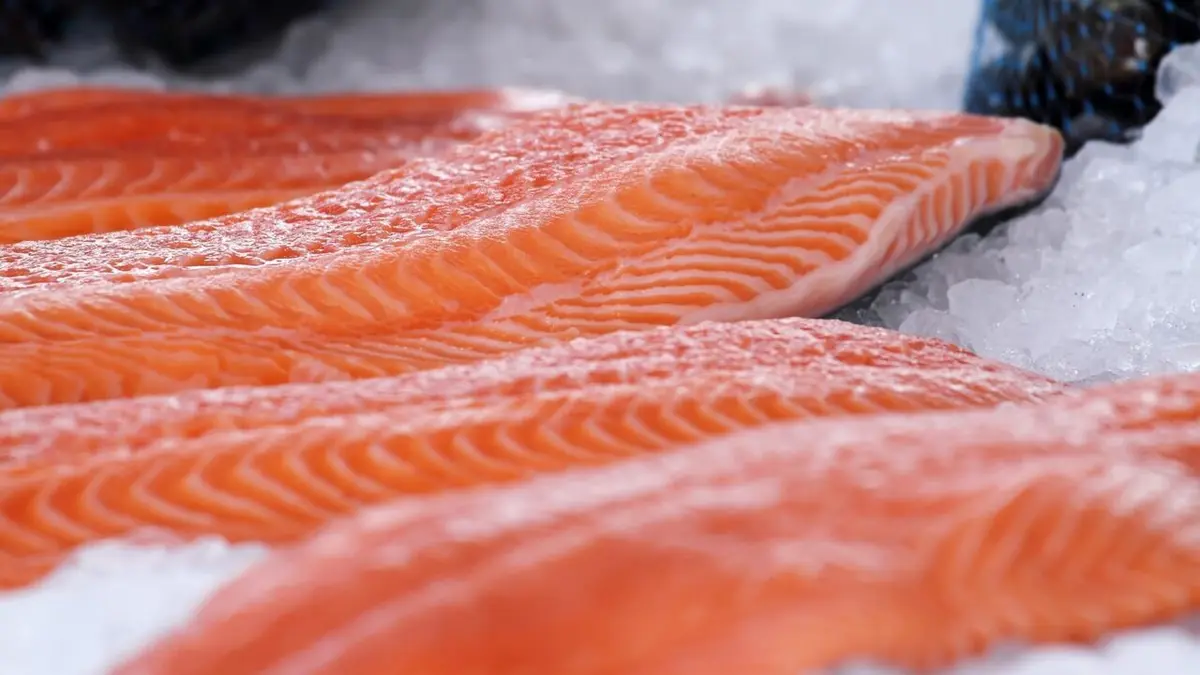 E=M6 Poisson vs viande, pomme de terre vs patate douce : le match de nos aliments phares !