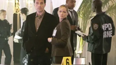 Eleventh Hour S01E17 Parfum de scandale