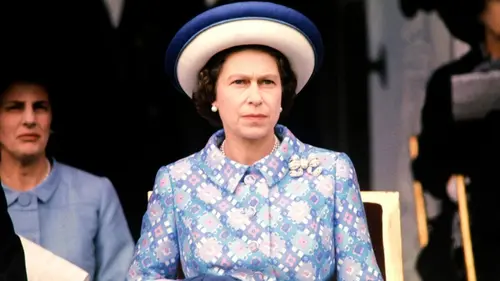 Elizabeth II La couronne menacée