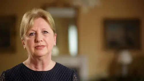 Elizabeth II Réinventer la royauté